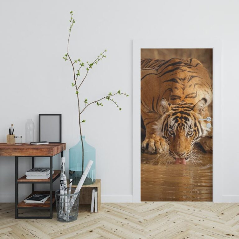 Adesivo per porta Tigre alla pozza
